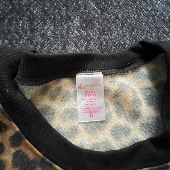 No boundaries sweatshirt - Picture 2 of 2